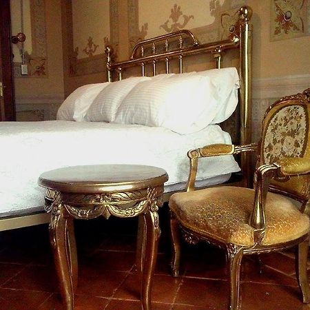 Leonora Hostal Puebla Bilik gambar