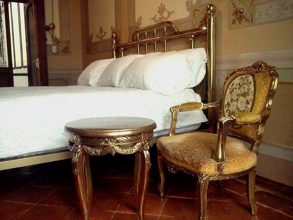 Leonora Hostal Puebla Bilik gambar