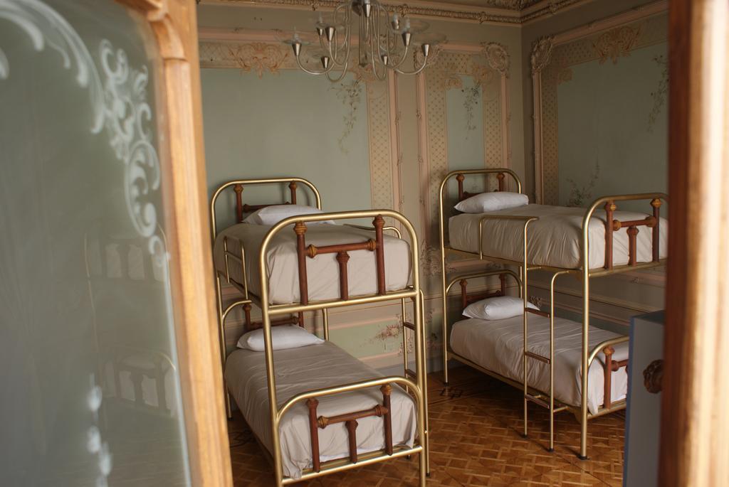 Leonora Hostal Puebla Bilik gambar