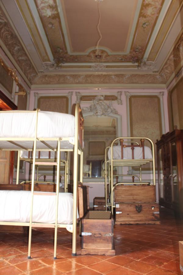 Leonora Hostal Puebla Bilik gambar